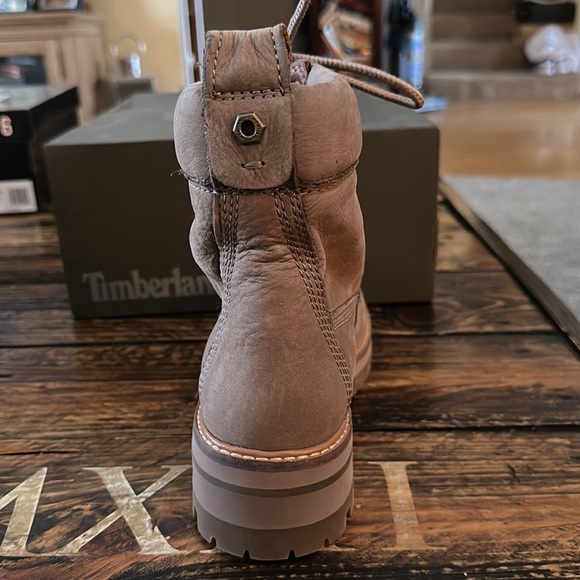 Timberland Courmayeur Valley 6” boot in Taupe Nubuck - Picture 4 of 5